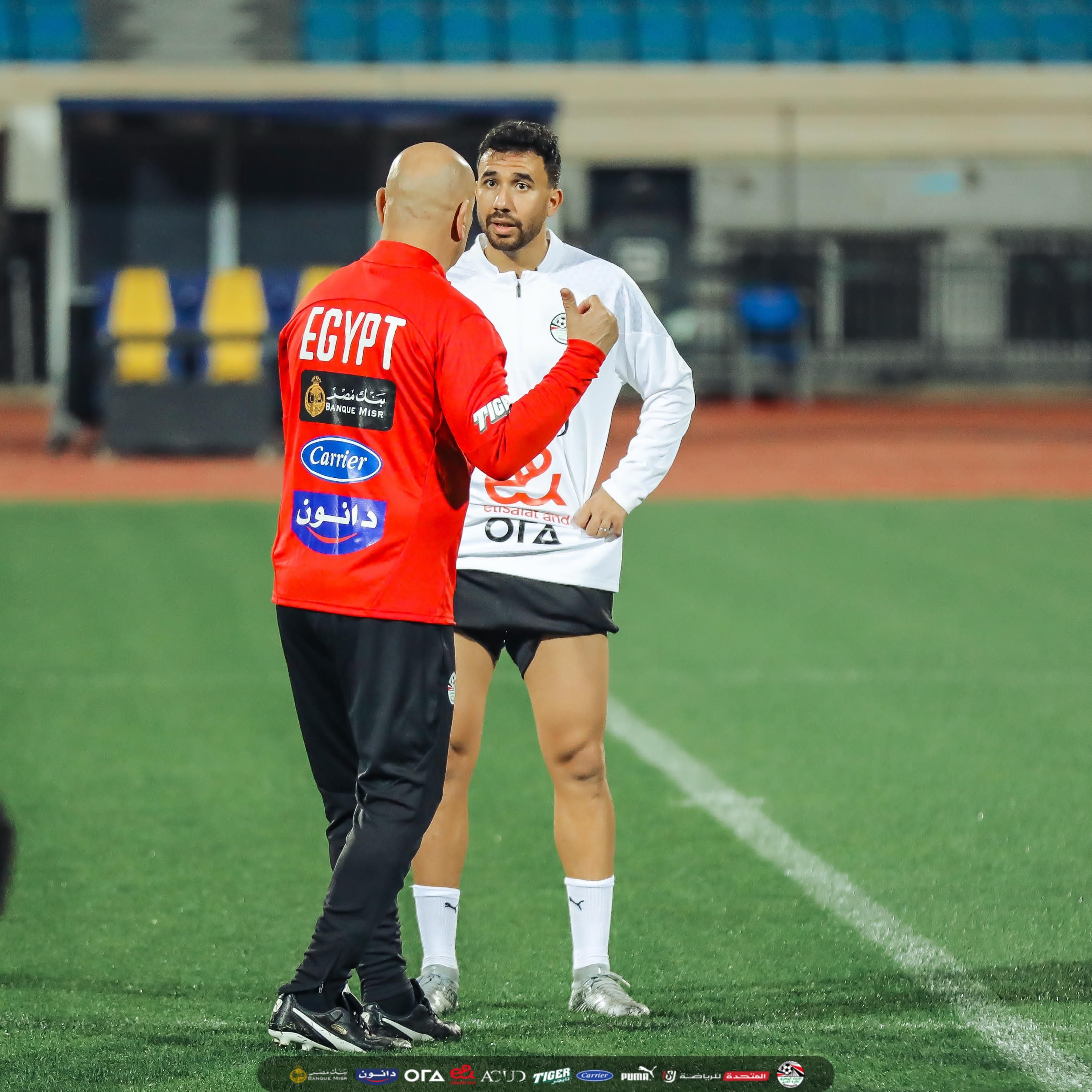 حسام حسن يمنح تعليمات لـ تريزيجيه حسام حسن يمنح تعليمات لـ تريزيجيه