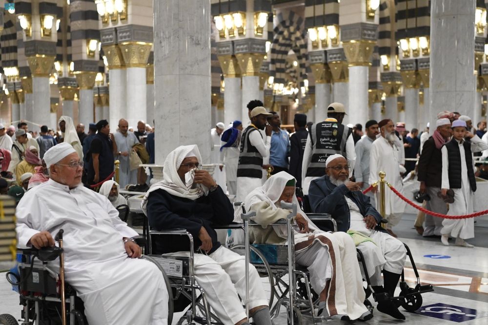 خدمات متكاملة لخدمة كبار السن والأشخاص ذوي الإعاقة في المسجد النبوي - واس