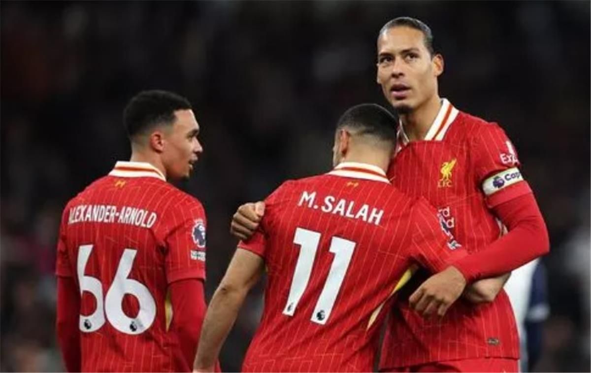 مساحات سبورت : الغموض يزيد.. آخر تطورات مستقبل محمد صلاح وفان دايك وأرنولد مع ليفربول مساحات سبورت : الغموض يزيد.. آخر تطورات مستقبل محمد صلاح وفان دايك وأرنولد مع ليفربول