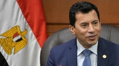 أول تعليق من وزارة الشباب على أزمة الوزير وحسام حسن