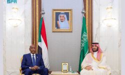 ولي العهد السعودي يستقبل رئيس مجلس السيادة السوداني