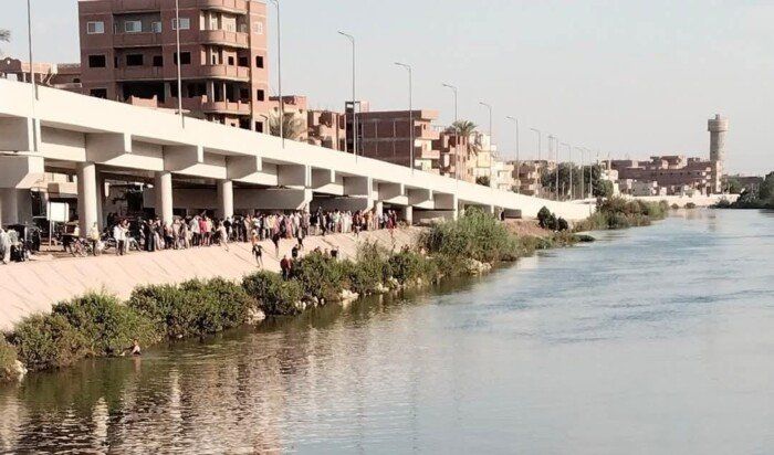انتشال جثة شاب غريق داخل مياه الرياح التوفيقي بالقليوبية