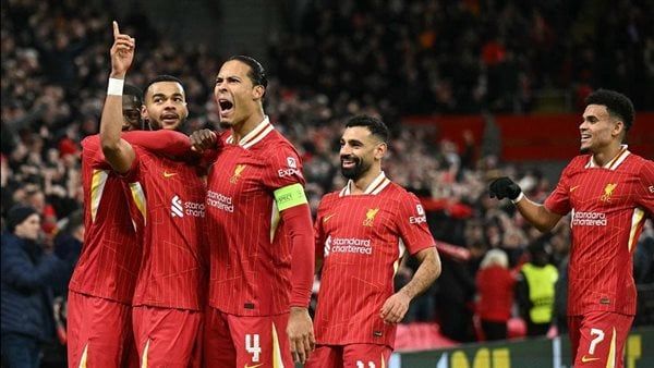 مساحات سبورت : محمد صلاح يقود هجوم ليفربول أمام فولهام في الدوري الإنجليزي مساحات سبورت : محمد صلاح يقود هجوم ليفربول أمام فولهام في الدوري الإنجليزي