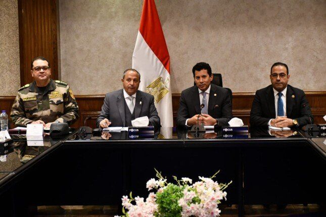 وزير الشباب والرياضة يبحث مع محافظ بورسعيد مستجدات مشروع استاد المصري الجديد