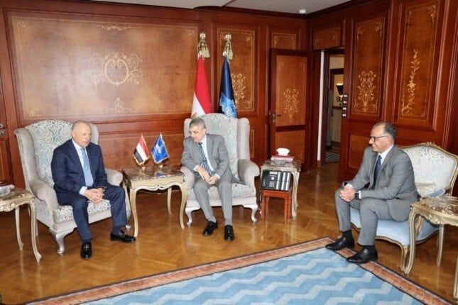 رئيس هيئة قناة السويس يستقبل أبو ريدة لمناقشة استعدادات أمم إفريقيا تحت 20 عامًا