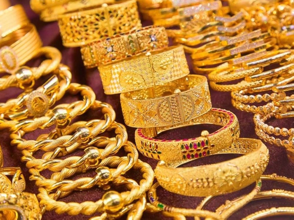 لماذا يواصل سعر الذهب تحطيم الأرقام القياسية، وهل يستمر الصعود؟ (متداولة)