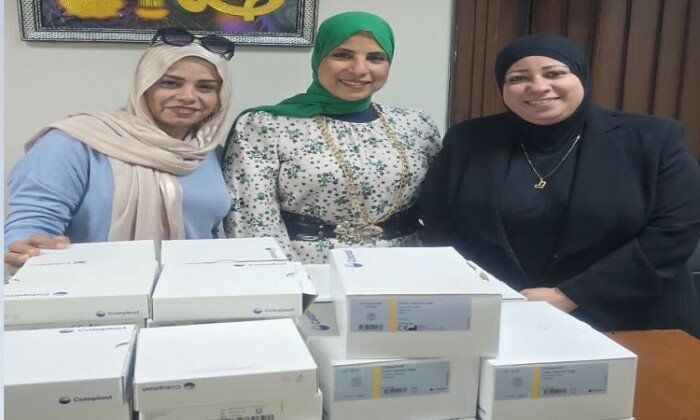 أمانة المرأة بحزب الشعب الجمهوري بقنا تتبرع بمستلزمات طبية لمركز الأورام دعمًا للمرضى