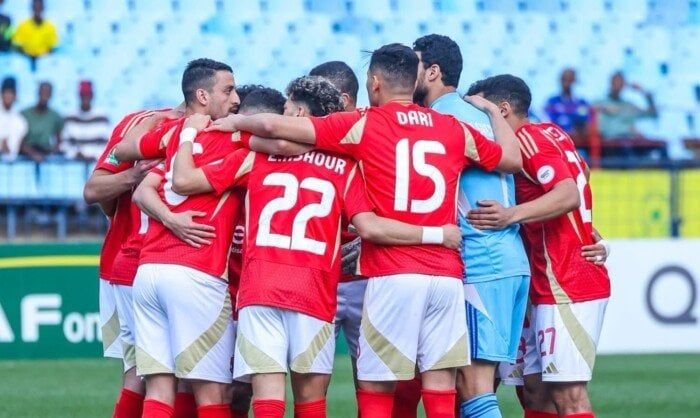إسلام الشاطر يكيل المديح لنجم الأهلي بعد تألقه المفاجئ أمام صن داونز