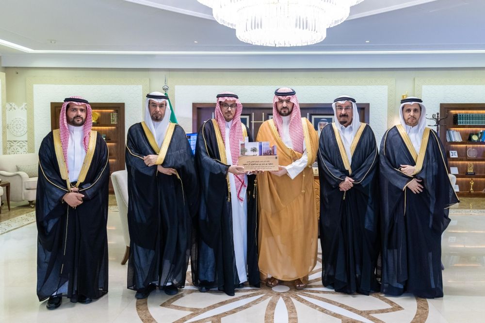 نائب أمير المنطقة الشرقية يتابع جهود جمعية العناية بالمساجد في المنطقة - اليوم