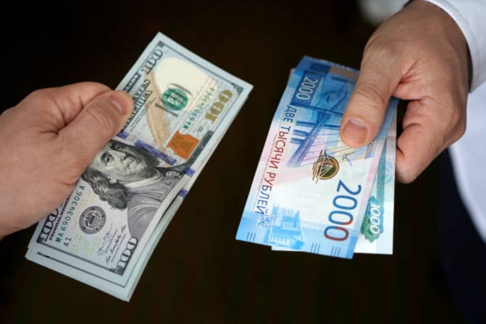 سعر الروبل الروسي مقابل العملات الرئيسية - أرشيفية