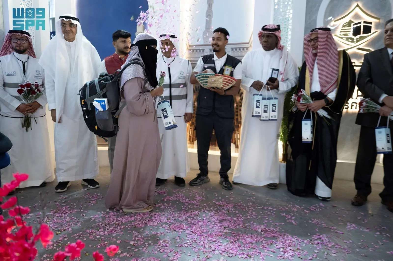 طلائع الحجاج تصل مطار المدينة المنورة