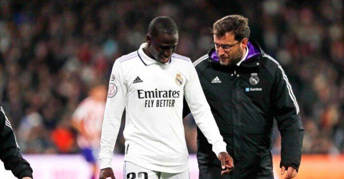 ريال مدريد يعلن تفاصيل غياب ميندي بعد إصابة الكلاسيكو.. هل يشارك في مونديال أمريكا؟