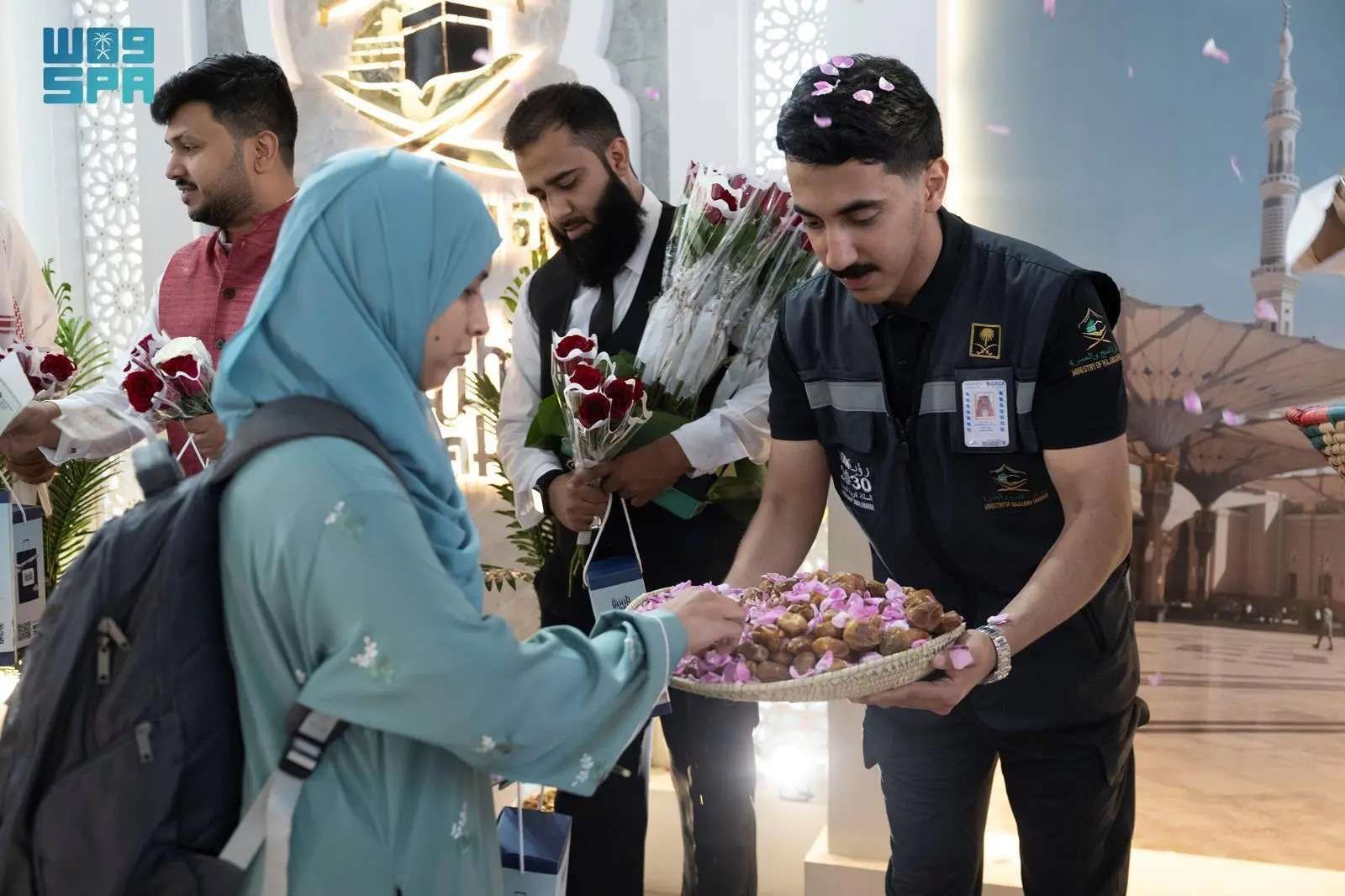 طلائع الحجاج تصل مطار المدينة المنورة