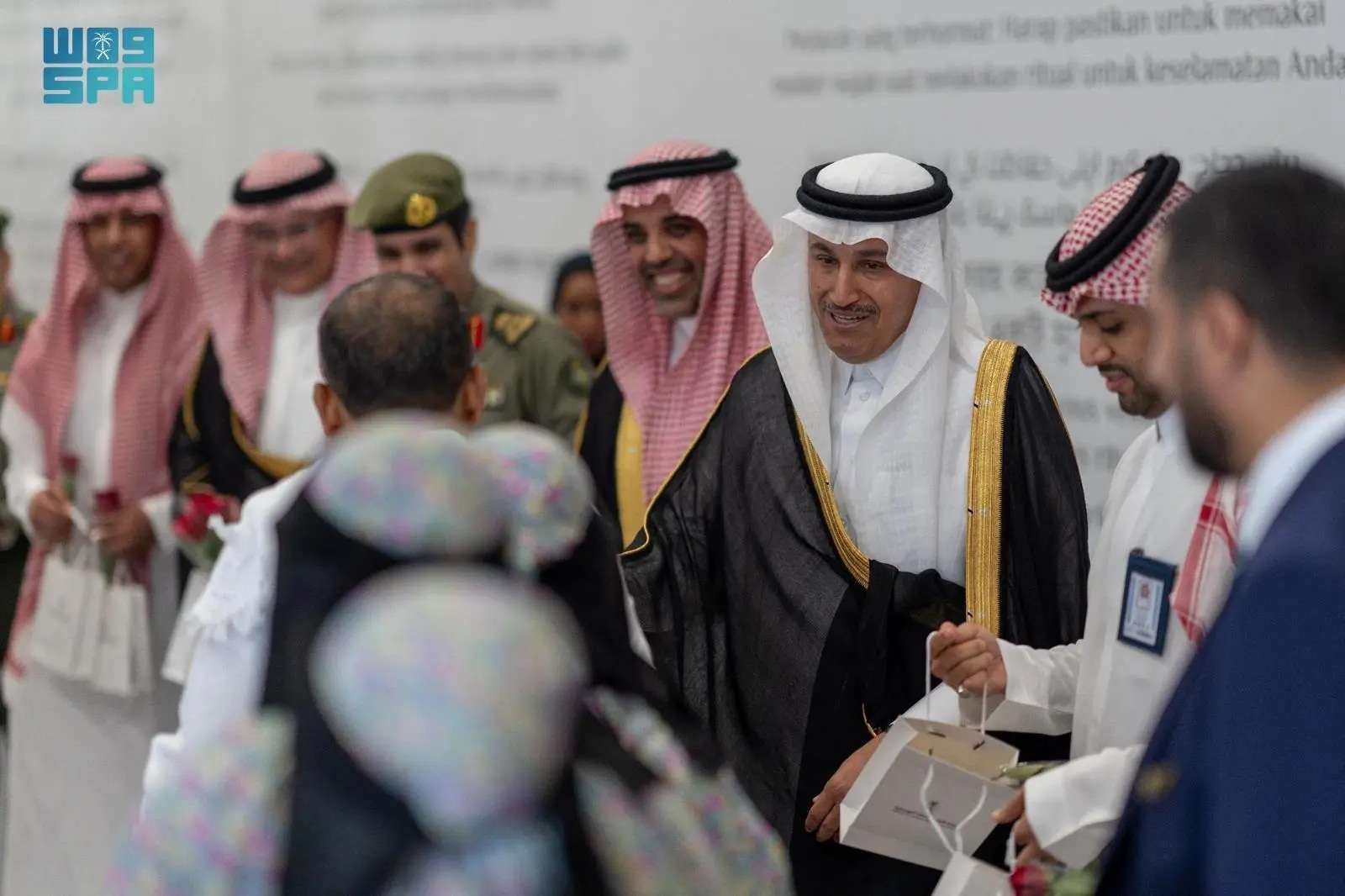 وزير النقل يستقبل أولى رحلات الحجاج بمطار جدة وسط منظومة خدمات متكاملة