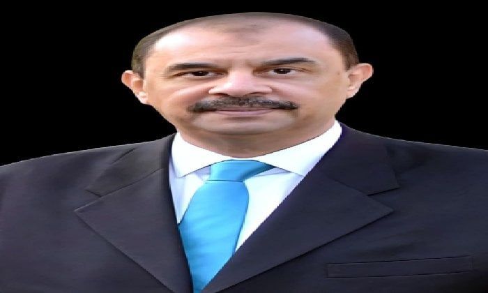 احتفالًا بعيد العمال.. توزيع حقائب مواد غذائية على عمال الوحدات المحلية بسوهاج