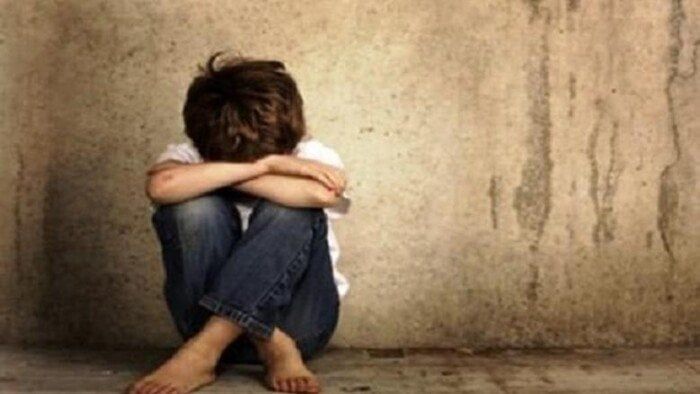 والدة ضحية واقعة دمنهور: ياسين نام أثناء الجلسة وكان مرعوبًا من الزحام