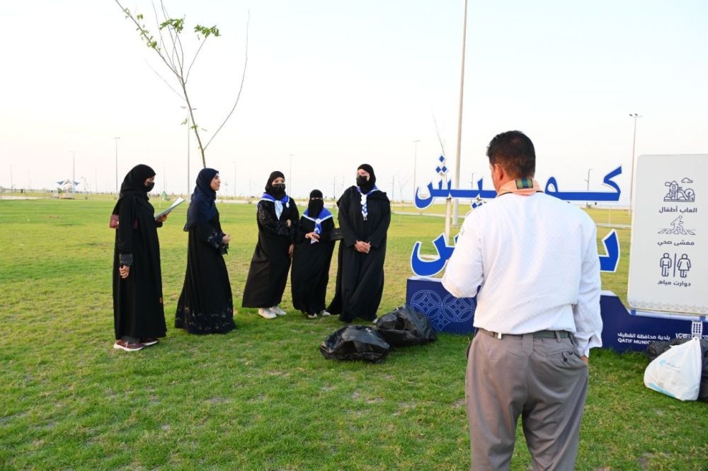 القطيف.. 30 متطوعًا ورياضيًا يشاركون في تنظيف كورنيش سنابس