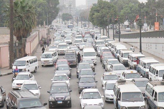 اعرف طريقك.. تباطؤ حركة السيارات على أغلب شوارع وميادين القاهرة والجيزة