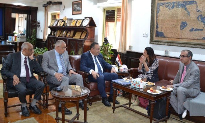 رئيس جامعة الاسكندرية يستقبل وفد هيئة الفولبرايت لبحث سبل التعاون