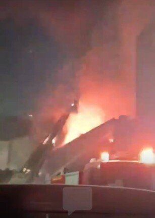 إخماد حريق أعلى سطح عقار بوسط البلد دون وقوع إصابات