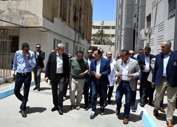 مدبولي خلال تفقده مستشفى حميات طنطا: الحكومة تبذل قصارى جهدها لتوفير كل الإمكانات اللازمة لتطوير المُنشآت الطبية