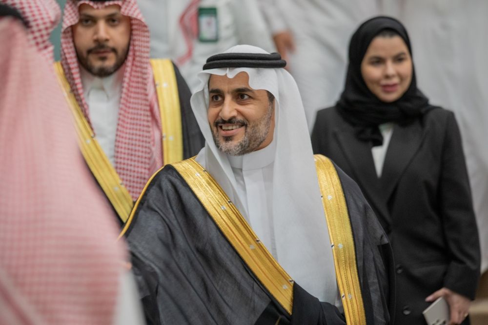 تكريم 57 موظفًا بـ