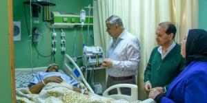 شقة وعمل لـ"محمد" الذى فقد أسرته فى انهيار عقار الإسكندرية - عرب فايف