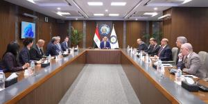 وزير البترول يبحث مع رئيس Sun Africa التعاون في الطاقة المتجددة  - عرب فايف