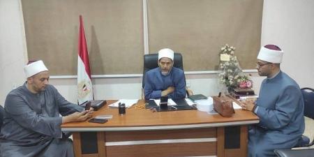 مدير أوقاف المنيا يطالب بحصر المساجد التي لا يوجد بها عداد كهرباء - عرب فايف