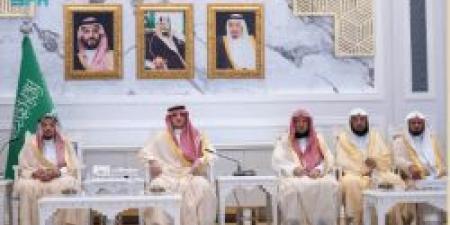 الأمير عبدالعزيز بن سعود ينقل تحيات القيادة لأهالي القصيم في قصر التوحيد - عرب فايف