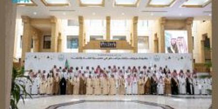 الأمير عبدالعزيز بن سعود يلتقي متقاعدي القطاعات التابعة لوزارة الداخلية بمنطقة القصيم - عرب فايف