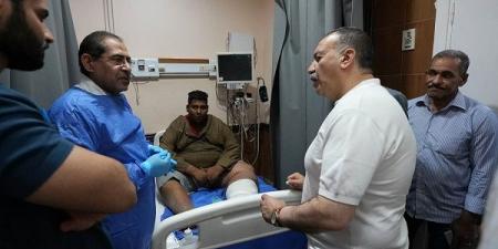 محافظ أسيوط يوجه بعلاج مواطن بمستشفى المبرة - عرب فايف