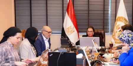 وزيرة البيئة تتابع آلية تنفيذ برنامج المنح الصغيرة - عرب فايف