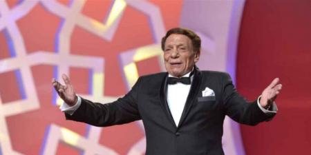 وأخيراً.. عادل إمام يعود للأضواء بعد 15 عاماً من الغياب! - عرب فايف