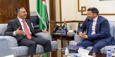 وزير الصناعة يدعو لمراجعة شروط تبسيط المنشأ لتمكين المنتجات الأردنية من دخول السوق البريطانية - عرب فايف