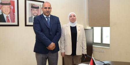 مدير عام هيئة تنظيم النقل البري يؤدي اليمين القانونية أمام وزيرة النقل - عرب فايف