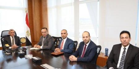 «وكالة الفضاء» تبحث التعاون مع شركتي Space42 الإماراتية وTriangle Group المصرية - عرب فايف