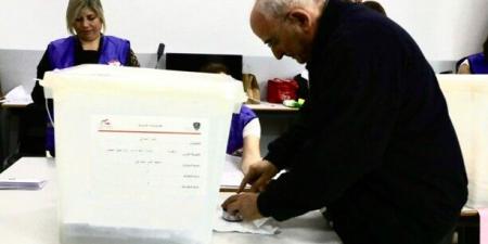 وزير الدفاع أدلى بصوته في الانتخابات البلديةة ونوّه بكل الجهود لإنجاح الاستحقاق الوطني - عرب فايف