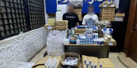 ضبط شخصين فى القاهرة يديران مصنع غير مرخص لتصنيع محلول عدسات - عرب فايف