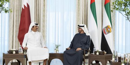 رئيس الدولة وأمير قطر يبحثان في أبوظبي العلاقات الأخوية وعدداً من القضايا والتطورات الإقليمية والدولية - عرب فايف