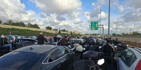 الشرطة الإسرائيلية: إغلاق شارع 431 قرب ريشون لتسيون جنوب تل أبيب بعد العثور على جسم مشبوه - عرب فايف