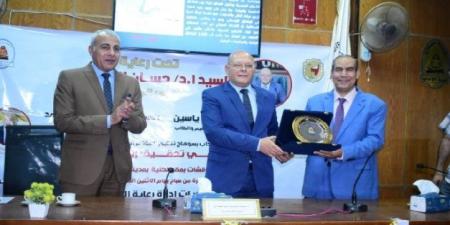 رئيس جامعة سوهاج يفتتح المؤتمر الطلابي الأول بكلية الآداب - عرب فايف