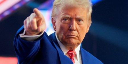 مكافأة الرحيل.. ترامب يعرض منح 1000 دولار لكل مهاجر غير شرعي يغادر أمريكا طوعا - عرب فايف