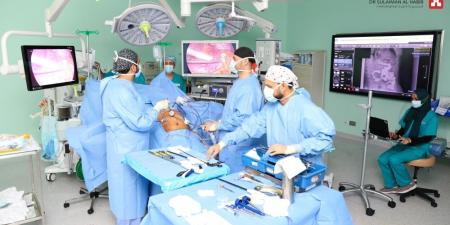 مستشفى الدكتور سليمان الحبيب بالخُبر يجري 3 عمليات مناظير متقدمة لاستئصال أورام بالكبد ورأس البنكرياس في أسبوع واحد - عرب فايف
