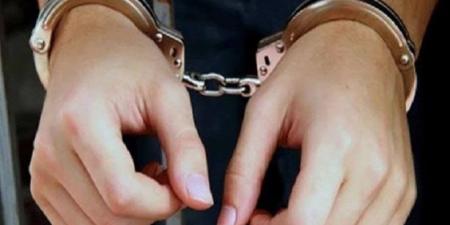 ضبط المتهمين بالتعدى على شخص وسرقةهاتفه المحمول أعلى طريق الدائري - عرب فايف
