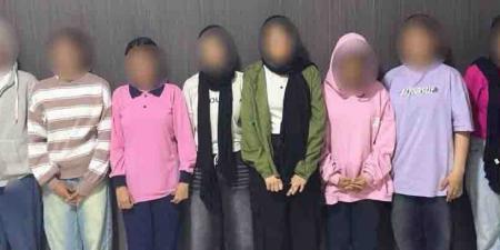8 فتيات يعتدين على فتاة بالعاشر من رمضان والأمن يضبطهن  - عرب فايف