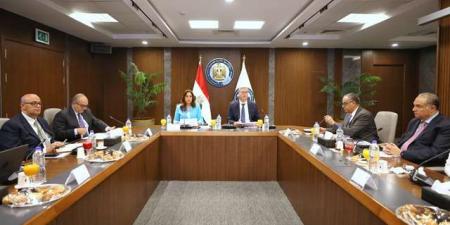 وزير البترول: إجراءات جديدة لتكثيف أعمال البحث وزيادة الإنتاج  - عرب فايف