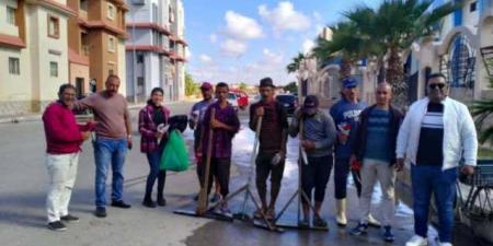 محافظة دمياط تنشر البهجة بين العمال وتُهديهم باقات ورد وهدايا - عرب فايف