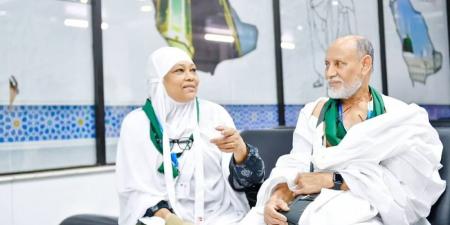 على طريق مكة.. «حبيب وفردوس» من أمريكا إلى دكا - عرب فايف
