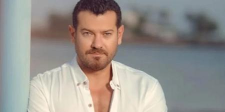شاهد.. عمرو يوسف يلعب بالنار ويخدع الجميع في "درويش" - عرب فايف